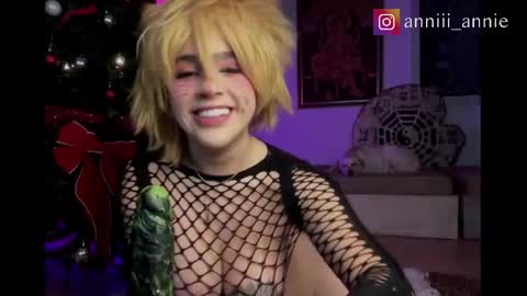 JEANNE no olvides seguirme dont forget follow me  uu online show from November 18, 12:35 am