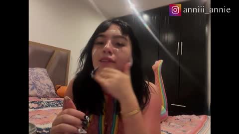 JEANNE no olvides seguirme dont forget follow me  uu online show from October 23, 8:53 pm