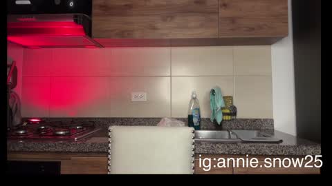 JEANNE no olvides seguirme dont forget follow me  uu online show from February 7, 5:41 am