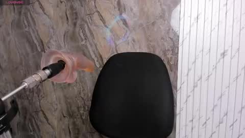 annie_wigg_ online show from March 18, 2:50 am