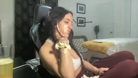 Snapshot of annie_xxx111 chatting on February 26, 7:55 am annie_xxx111 online show from February 26, 7:55 am