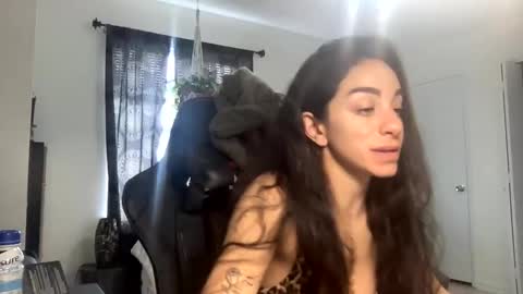 Snapshot of annie_xxx111 chatting on December 9, 7:18 pm annie_xxx111 online show from December 9, 7:18 pm