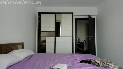 Annie online show from October 31, 12:05 pm