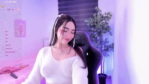 Snapshot of anniebrie chatting on February 15, 8:33 am Cassandra online show from February 15, 8:33 am