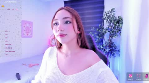 Snapshot of anniebrie chatting on December 10, 5:17 am Cassandra online show from December 10, 5:17 am