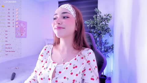 Snapshot of anniebrie chatting on February 5, 5:52 am Cassandra online show from February 5, 5:52 am