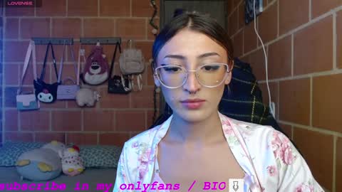 Annie online show from December 3, 3:39 pm