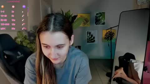 annieee_smith online show from June 27, 6:08 am