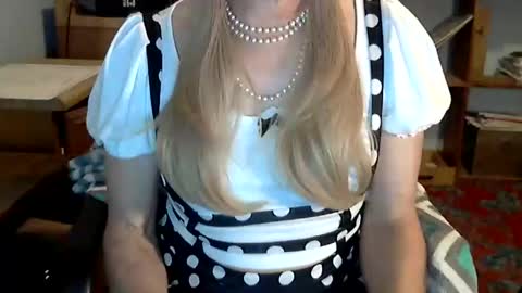 anniegurl online show from December 28, 1:06 pm