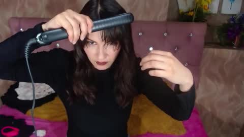 Annie online show from October 11, 4:21 pm