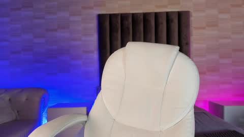 Annie  Alex online show from January 3, 1:24 pm