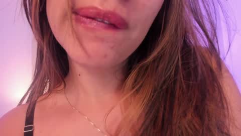 Snapshot of anniiesclub chatting on December 29, 5:10 am Annie Banannie p online show from December 29, 5:10 am