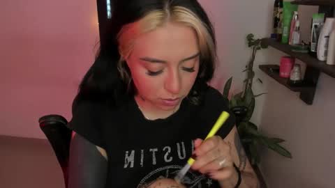 Annika online show from December 19, 1:17 pm