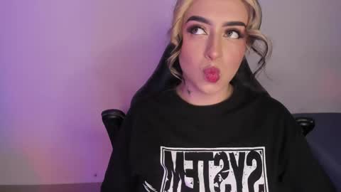 Annika online show from November 18, 3:31 am