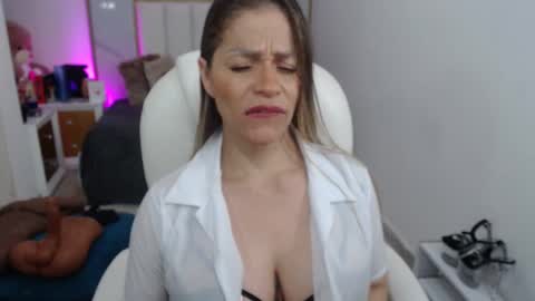 Snapshot of annita_cooper_ chatting on March 10, 3:09 pm anna online show from March 10, 3:09 pm