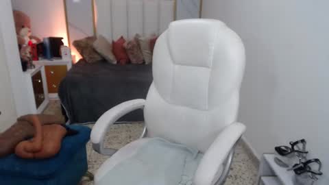 Snapshot of annita_cooper_ chatting on February 25, 11:26 pm anna online show from February 25, 11:26 pm