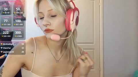 Snapshot of annitaeschen chatting on September 12, 9:55 am Kate online show from September 12, 9:55 am