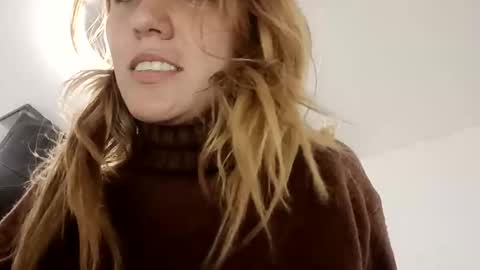 Snapshot of annrousse chatting on September 16, 2:24 am annrousse online show from September 16, 2:24 am