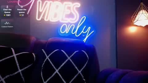 anny_loves online show from January 29, 12:54 am