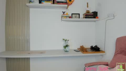 Issabela online show from February 25, 2:20 pm