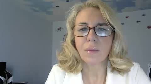 anny_wild1 online show from April 23, 12:24 pm