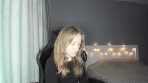 AnnyFourse online show from December 24, 10:55 am