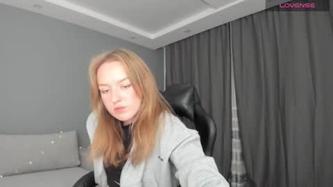 AnnyFourse online show from December 13, 7:32 pm