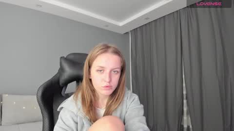 AnnyFourse online show from December 18, 5:04 am