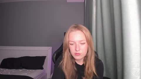 AnnyFourse online show from December 10, 4:49 pm