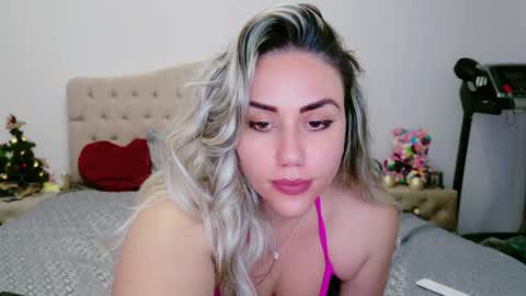 Snapshot of annyloveyou chatting on December 29, 7:17 am Annyfit4you online show from December 29, 7:17 am