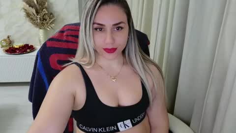 Snapshot of annyloveyou chatting on February 27, 9:14 pm Annyfit4you online show from February 27, 9:14 pm