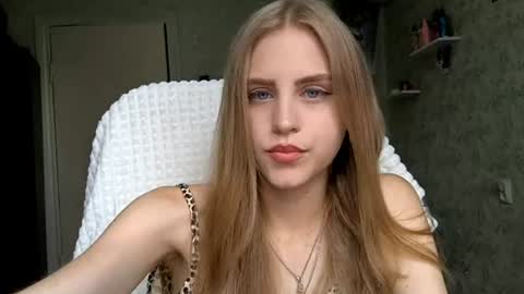 AnnySunshinee online show from June 26, 7:36 am