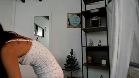 Snapshot of antonelabella chatting on December 15, 8:36 pm Antonela online show from December 15, 8:36 pm