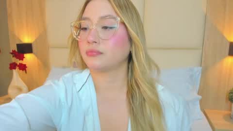 A N T O N E L L A  online show from April 7, 12:07 pm