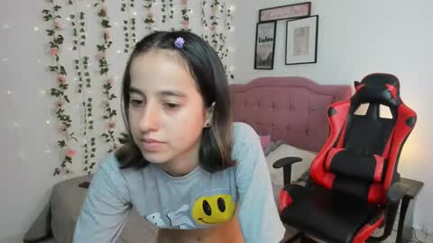 Snapshot of antonella_heinz_ chatting on December 15, 5:53 pm Antonella online show from December 15, 5:53 pm