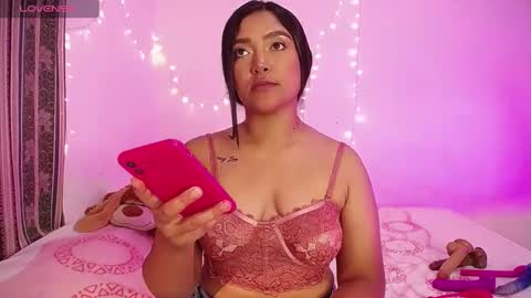Snapshot of antonella_latin_curvy chatting on January 30, 3:44 am Anne online show from January 30, 3:44 am