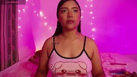 Snapshot of antonella_latin_curvy chatting on February 2, 12:19 am Anne online show from February 2, 12:19 am