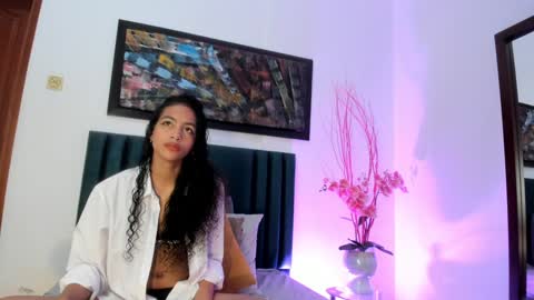 AntonellaHall  online show from January 17, 11:49 am