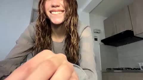 Snapshot of antonellarossii_ chatting on December 24, 2:22 pm Antonella online show from December 24, 2:22 pm