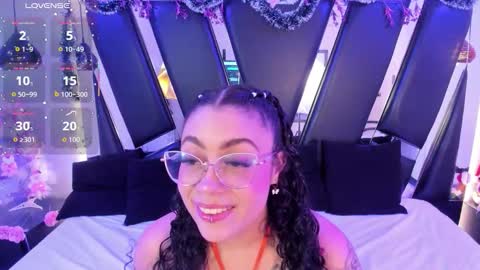 A N T O N E L L E  online show from December 17, 11:17 am