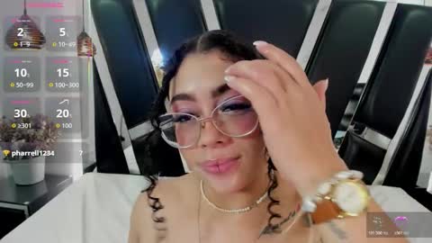 A N T O N E L L E  online show from November 8, 11:35 am