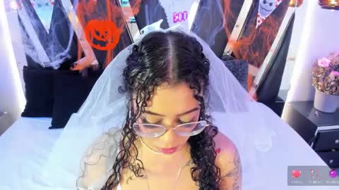 A N T O N E L L E  online show from October 30, 11:44 am