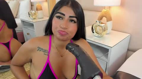 Snapshot of antoniaross chatting on September 19, 4:22 pm Antonia online show from September 19, 4:22 pm