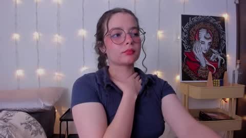 Snapshot of antoniart_ chatting on March 9, 2:18 am Antonia online show from March 9, 2:18 am