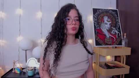 Snapshot of antoniart_ chatting on February 8, 2:47 am Antonia online show from February 8, 2:47 am