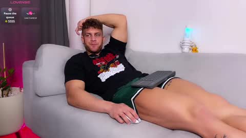 Snapshot of antray_misti chatting on February 27, 2:43 pm Adam 24 online show from February 27, 2:43 pm