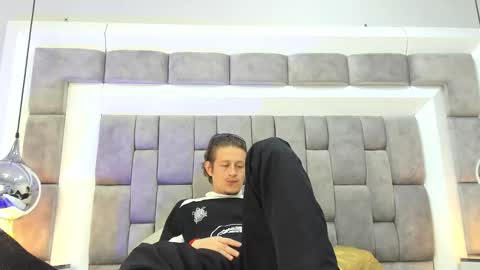 leon online show from November 5, 12:01 am