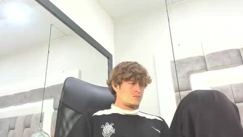 leon online show from October 12, 9:05 pm