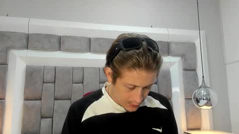 leon online show from November 3, 9:16 pm