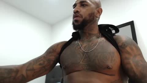 Snapshot of antwanblack11 chatting on December 31, 2:40 am antwanblack11 online show from December 31, 2:40 am